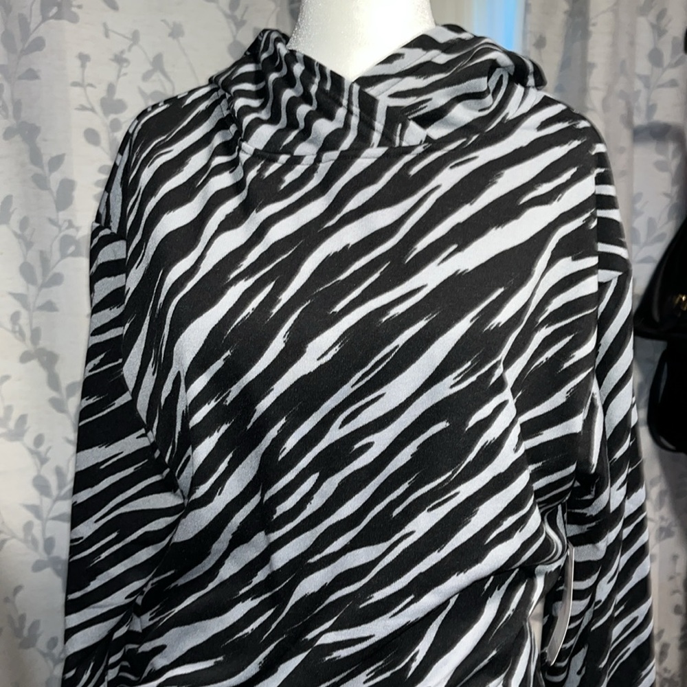 Nwt just be hoodie - Picture 5 of 8
